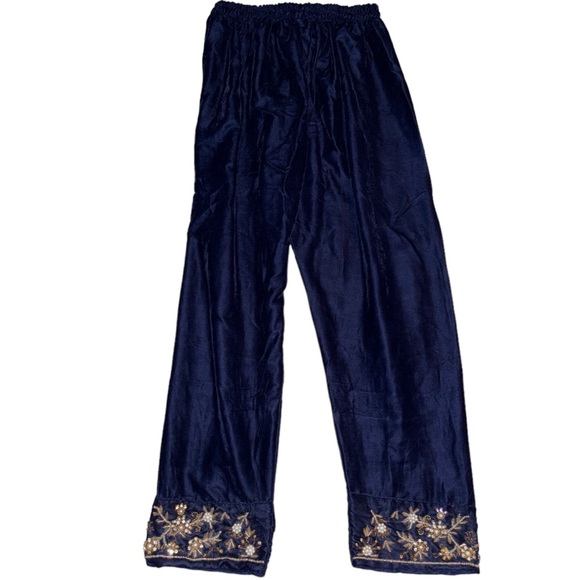 Darakhshan Desire Blue Velvet Embroidered Kurta Set. - Picture 12 of 16